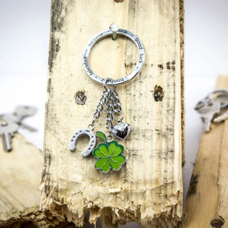 BRELOK TROIKA GLUCKSBRINGER KLEE, 3 CHARMSY EMALIOWANY METAL