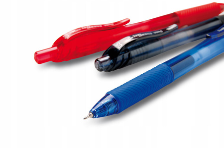 Czarny cienkopis kulkowy Pentel BLN105