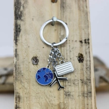 BRELOK TROIKA WELTENBUMMLER, 3 CHARMSY, METAL