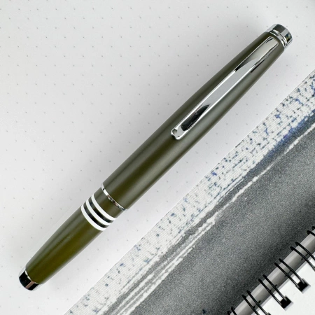 PIÓRO KULKOWE DAKOTA ZIELONY MILITARY GREEN  MONTEVERDE EXPEN